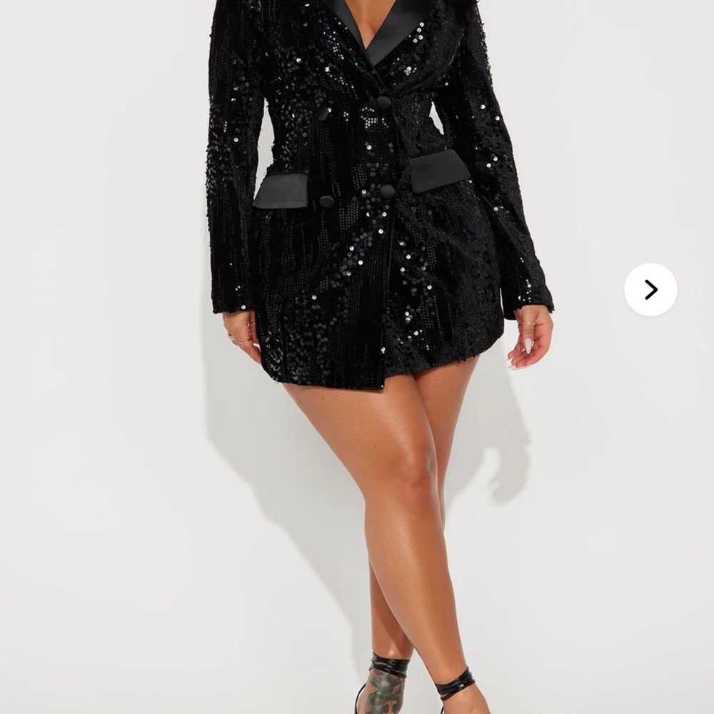 Fashion Nova Black Blazer with Classic Design - Picture 2 of 3